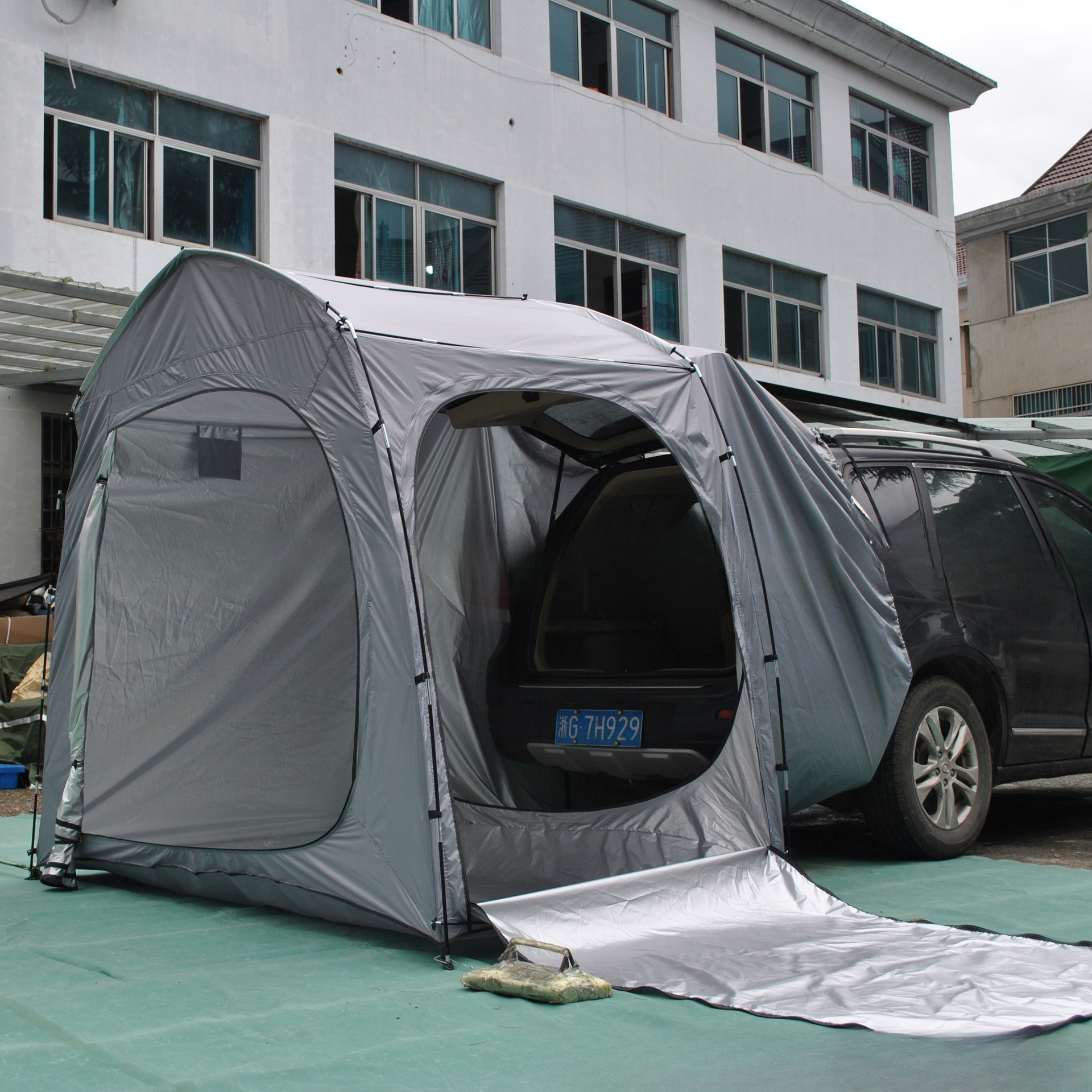 Easy to store full-model rear  - Emergency Mylar Tent บทวิจารณ์และราคา
